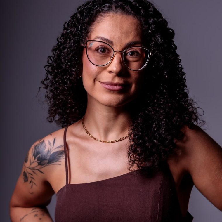 Suelen Santos, maquiadora especializada em peles 30+